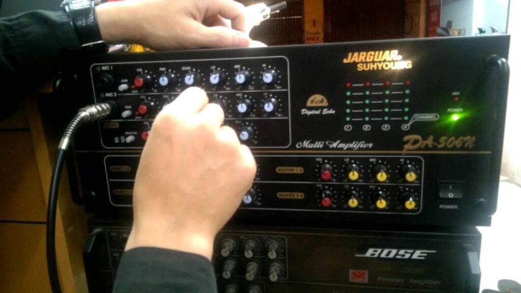 Cách chỉnh amply karaoke không bị hú