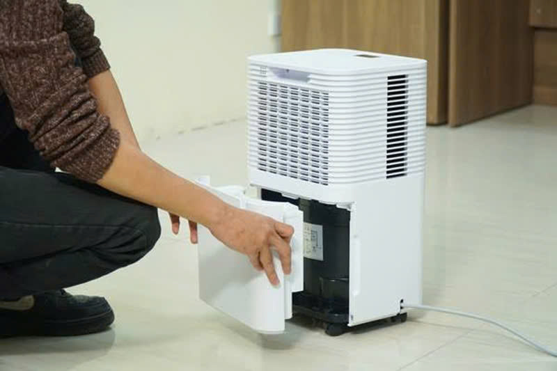 Hướng dẫn chi tiết cách khắc phục khi máy hút ẩm bị chảy nước tại nhà