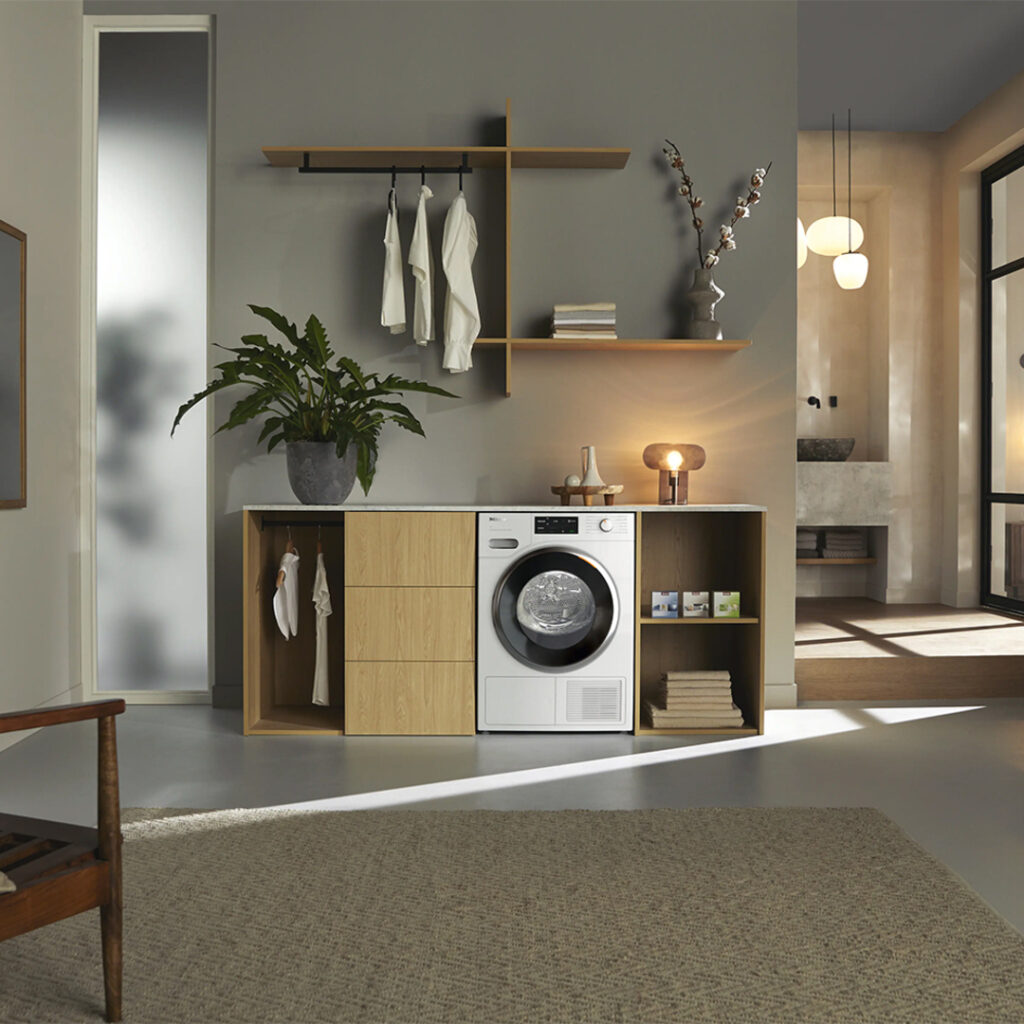 Để quần áo trong máy quá lâu sau khi sấy