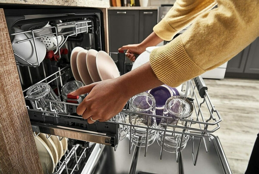 Khi nào cần gọi thợ sửa chữa chuyên nghiệp