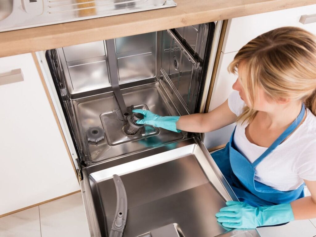  Lưu ý sử dụng máy rửa bát để phòng tránh lỗi không thoát nước