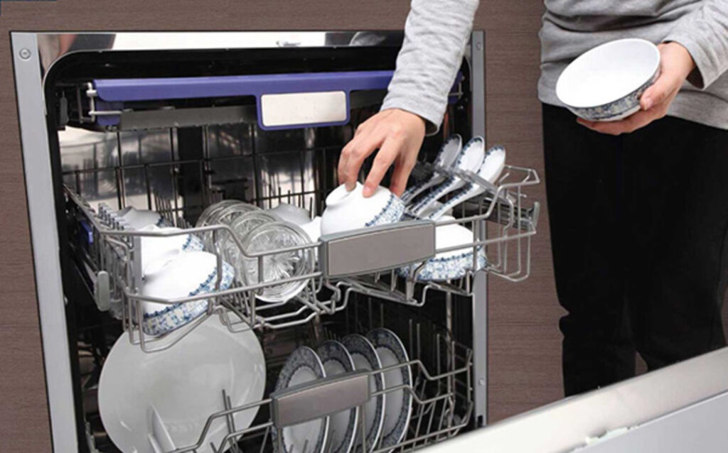 Máy rửa bát bốc mùi