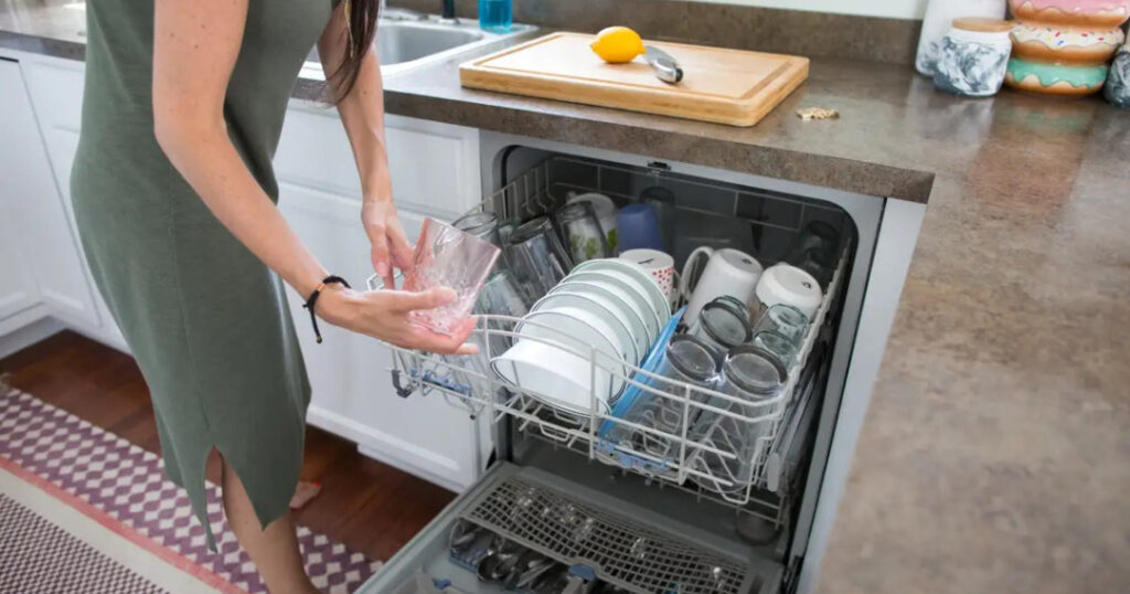 Máy rửa bát ồn ào