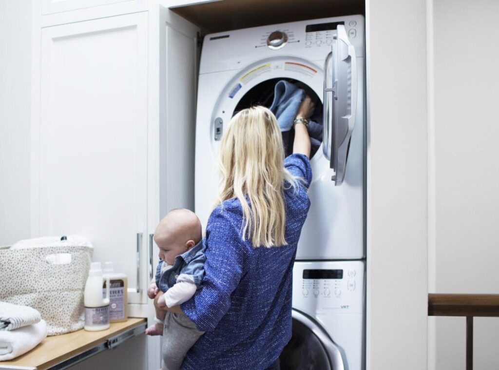 Nguyên nhân khiến quần áo bị mắc kẹt trong máy sấy