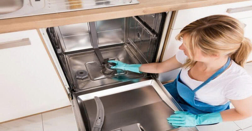 Nguyên nhân phổ biến khiến máy rửa bát bị tắc nước