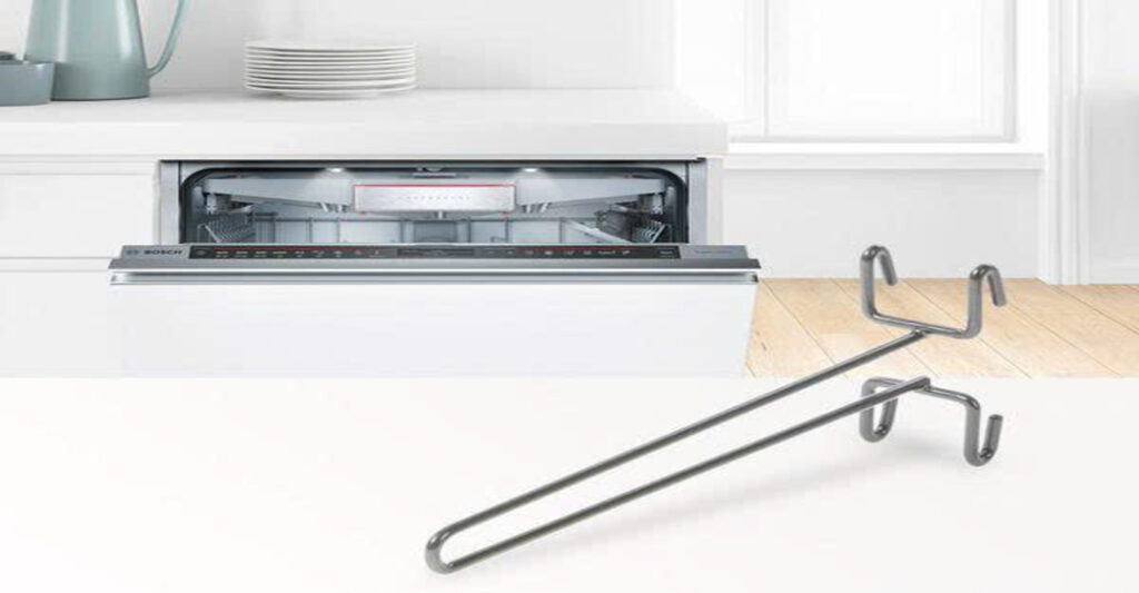 Các khay, giỏ, giá đỡ và phụ kiện đi kèm