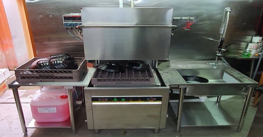 Lưu ý khi sử dụng máy rửa bát để đảm bảo an toàn và hiệu quả
