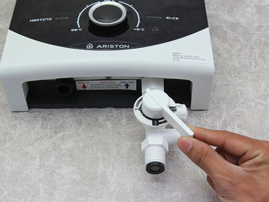 So sánh máy nước nóng trực tiếp với các loại máy nước nóng khác