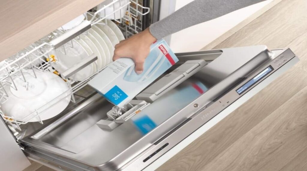 Vì sao máy rửa bát dễ bị nấm mốc