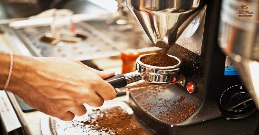 Cách bảo dưỡng định kỳ máy pha cà phê (hàng tháng và hàng năm)