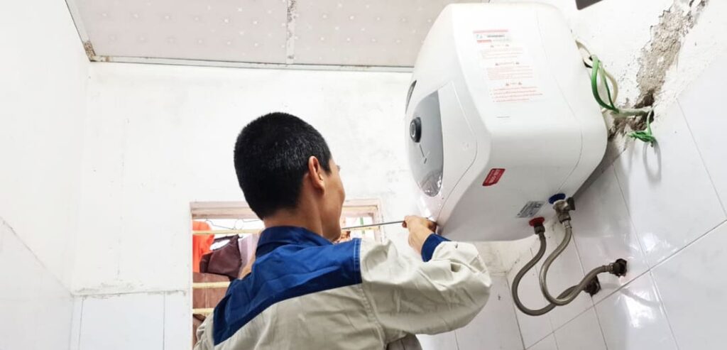 Cách khắc phục máy nước nóng bị yếu nước