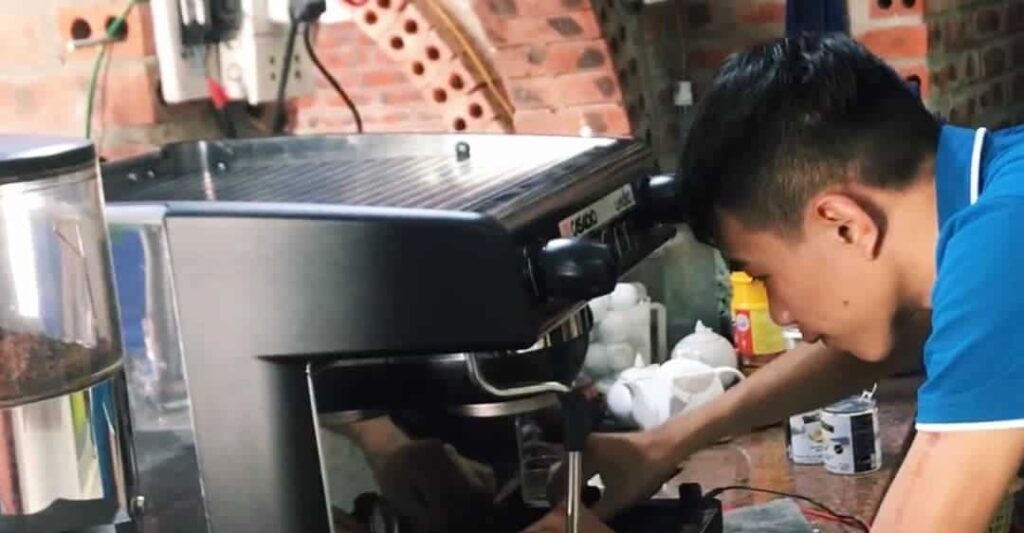 Cách khắc phục máy pha cà phê bị rò rỉ nước