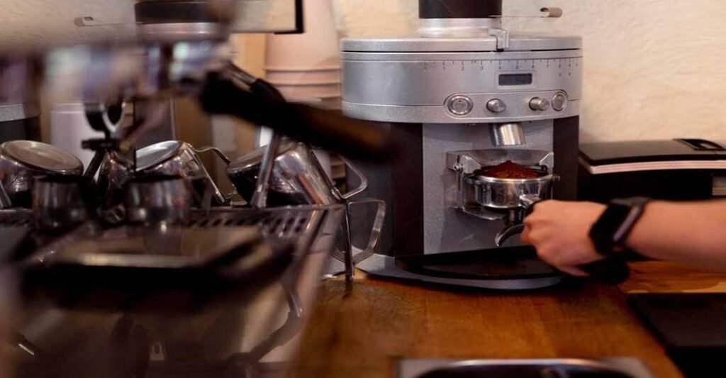 Hướng dẫn sửa máy pha cà phê tại nhà đơn giản