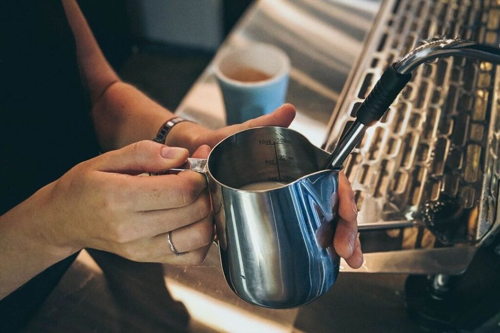 Khi nào nên và không nên để máy pha cà phê hoạt động liên tục