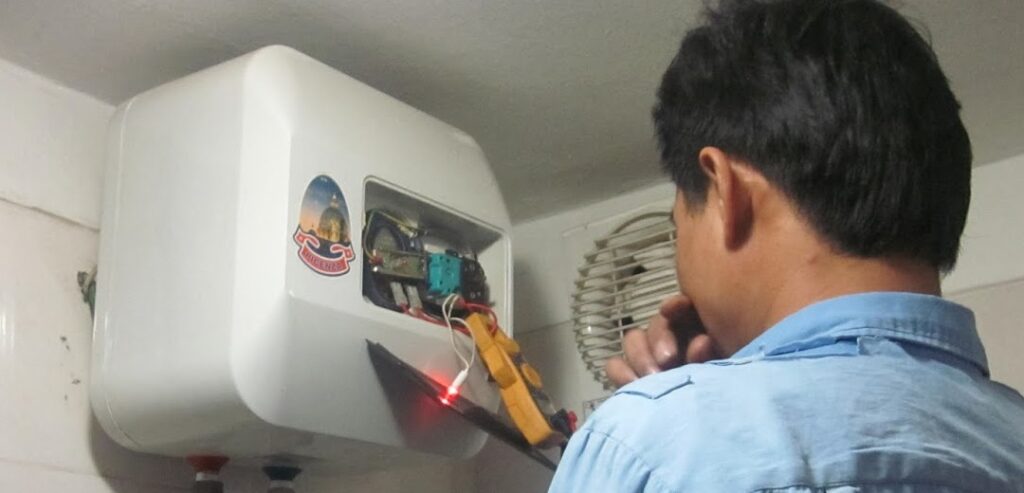 Máy phát ra tiếng ồn khi hoạt động