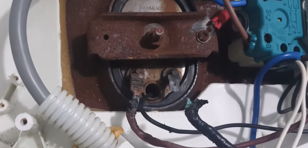 Máy phát tiếng ồn lớn khi hoạt động