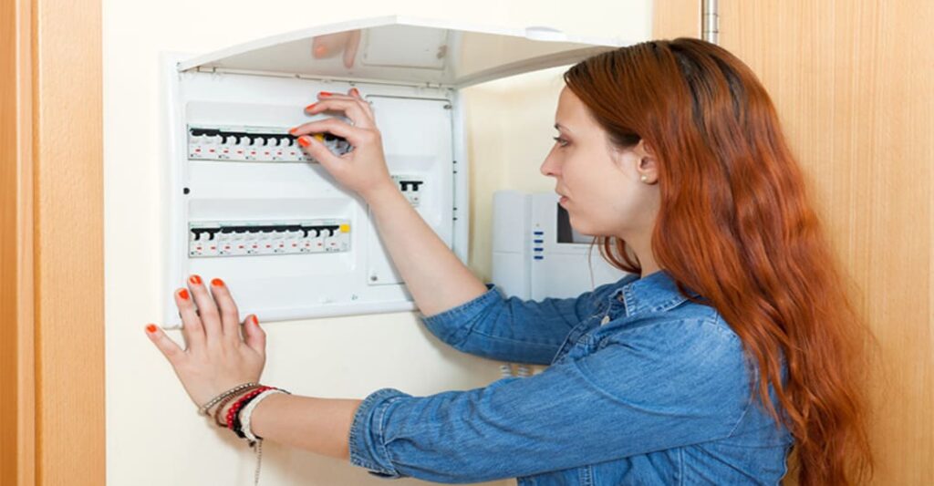 Quy trình lắp đặt aptomat chống giật cho máy nước nóng