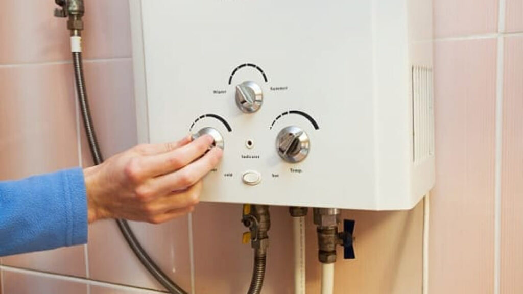 máy nước nóng không vào điện