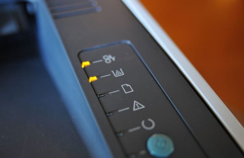 các nguyên nhân phổ biến khiến máy in báo lỗi đèn