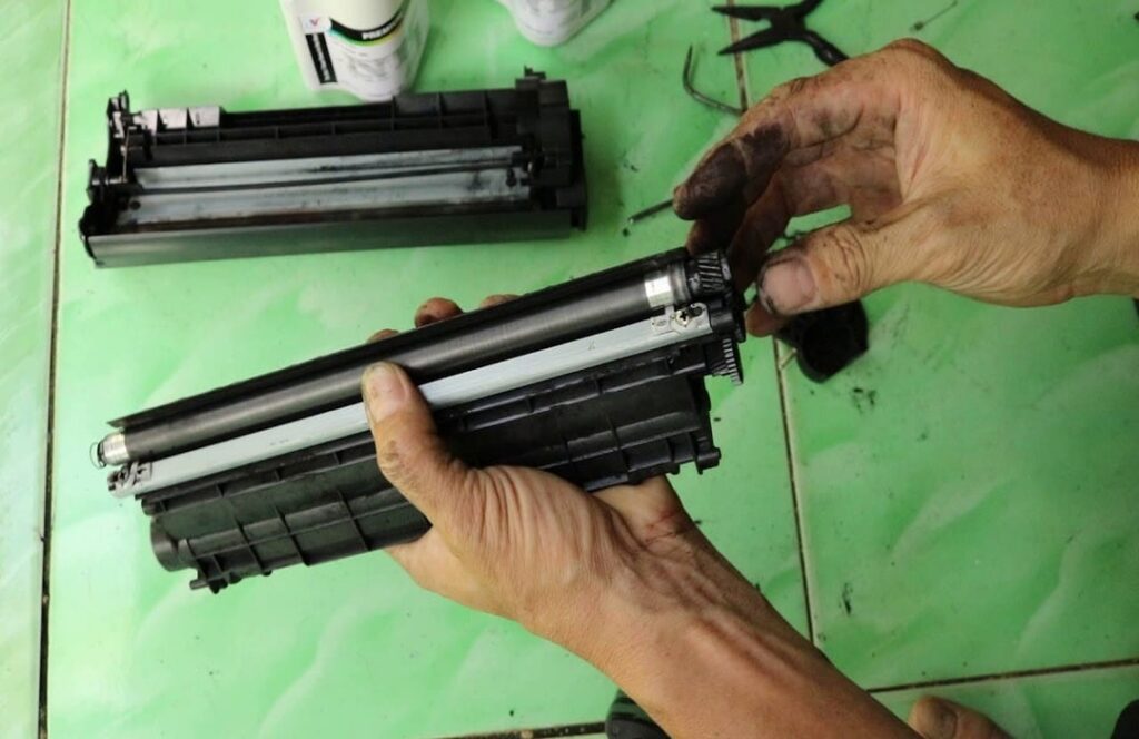 hướng dẫn thay gạt mực máy in từng bước