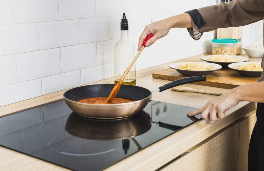 ưu và nhược điểm của việc mua mới bếp từ